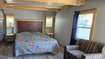 Room, 1 King Bed, Non Smoking | Egyptian cotton sheets, premium bedding, desk, blackout drapes