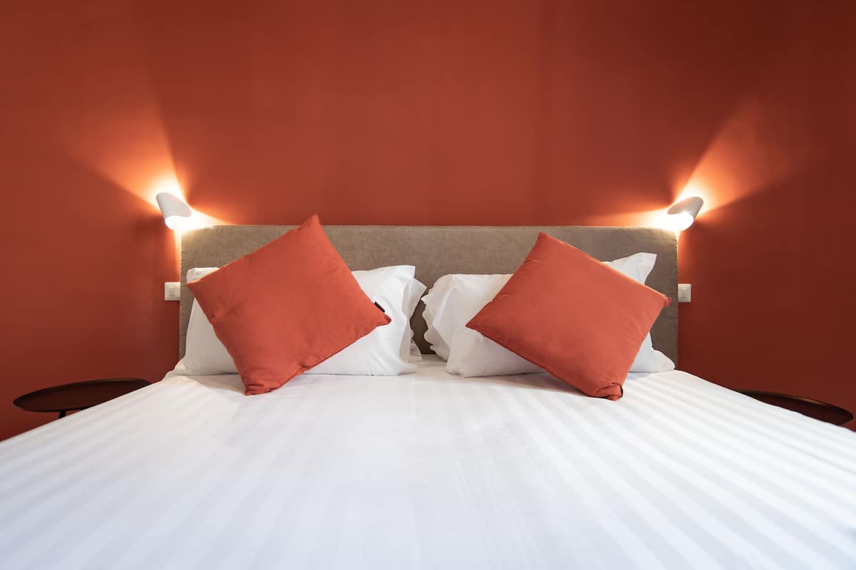 Chambre Deluxe Double ou avec lits jumeaux | Literie de qualité supérieure, couette en duvet d'oie, surmatelas