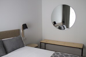 2 chambres, chambres insonorisées, fer et planche à repasser