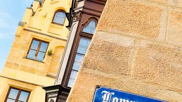 A street sign with 'Dammgasse' indicating a location.