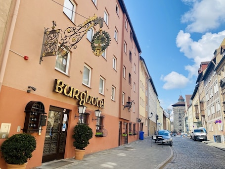 Front of property. Burghotel Nürnberg