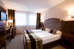 Hypo-allergenic bedding, minibar, desk, laptop workspace - Burghotel Nürnberg (Nuremberg)