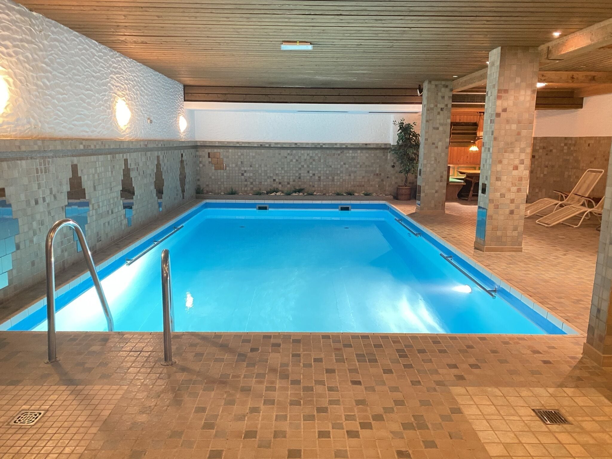 indoor pool, pool loungers