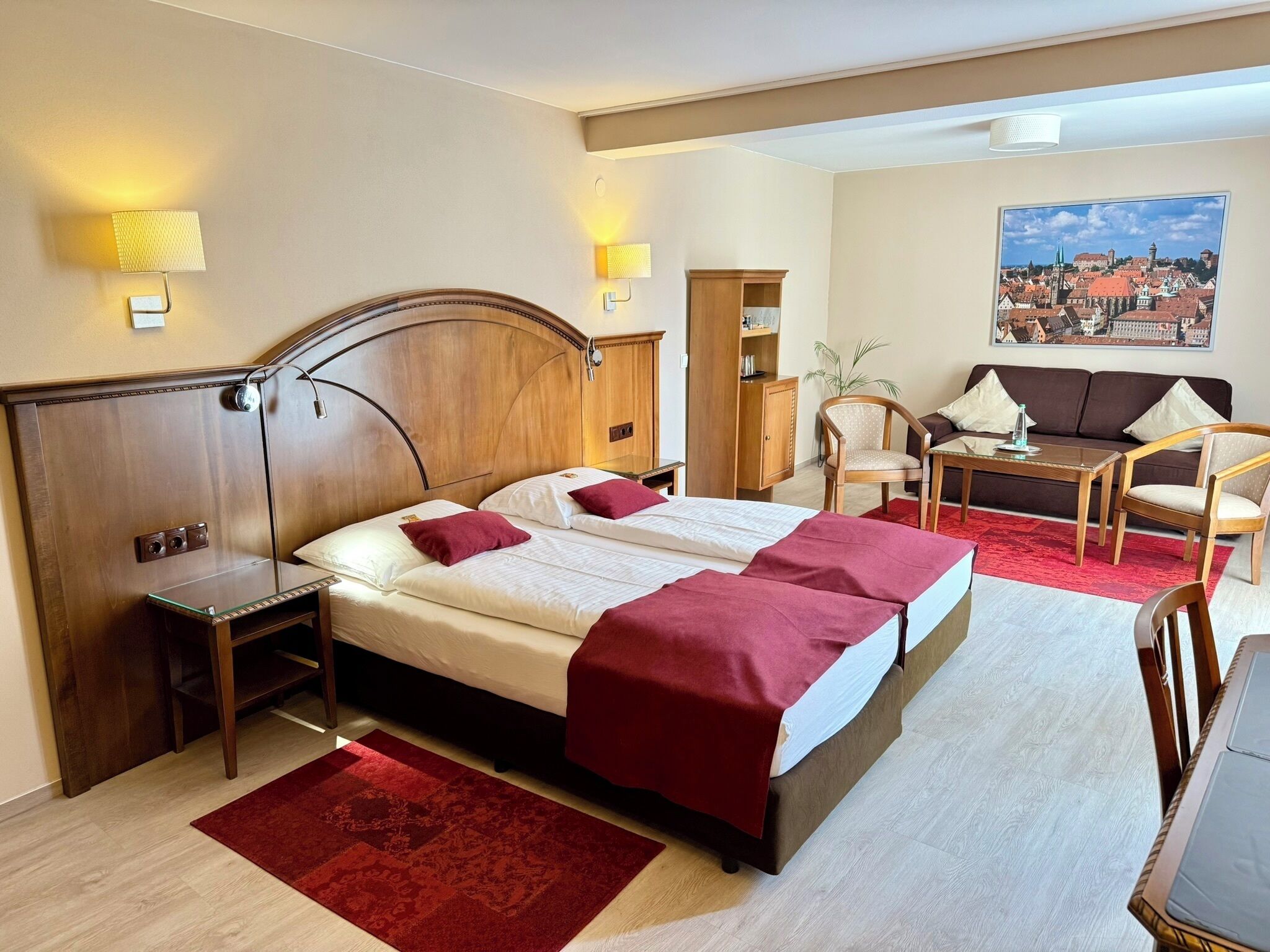 Hypo-allergenic bedding, minibar, desk, laptop workspace