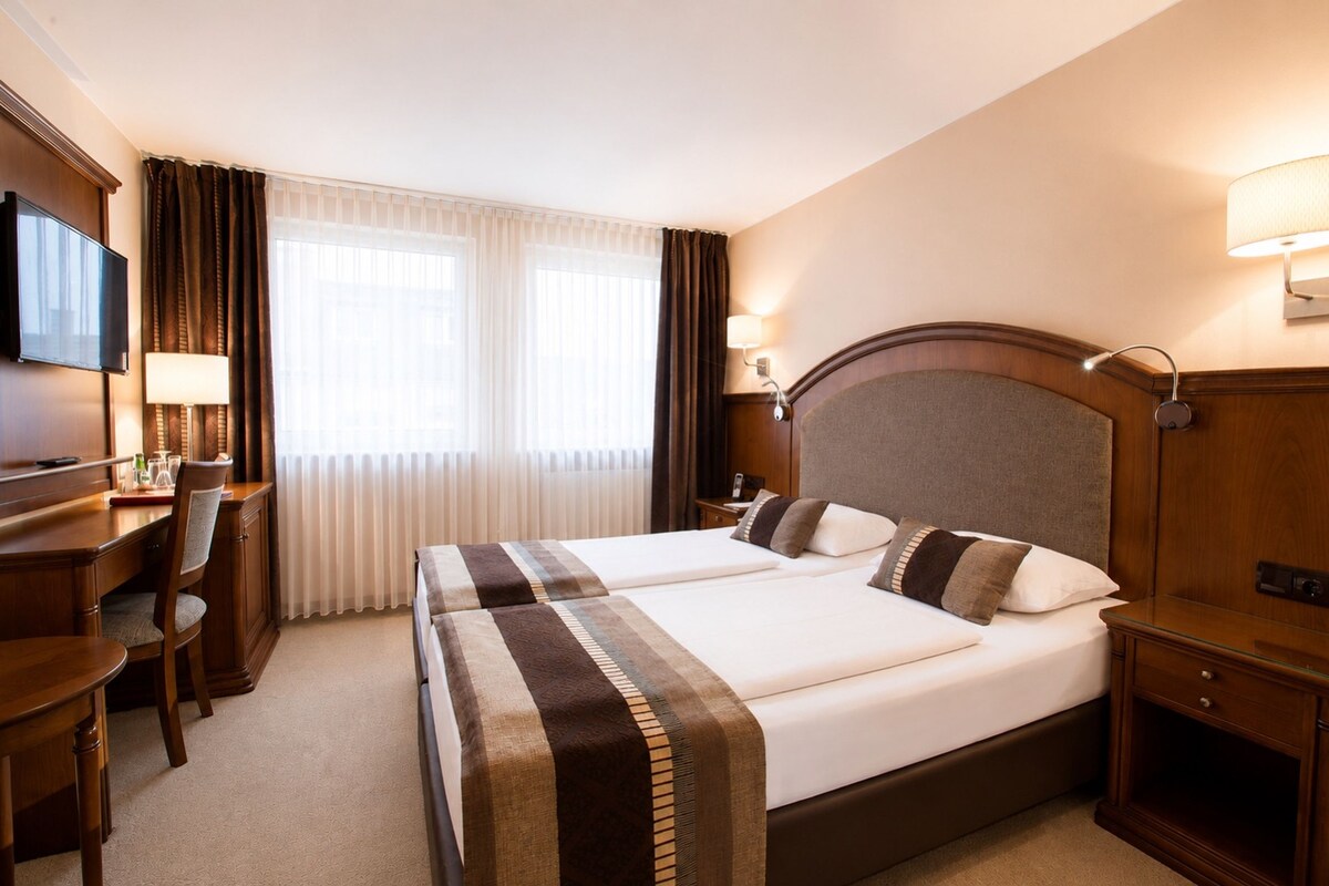 Standard Double Room | Hypo-allergenic bedding available, minibar, desk, laptop workspace