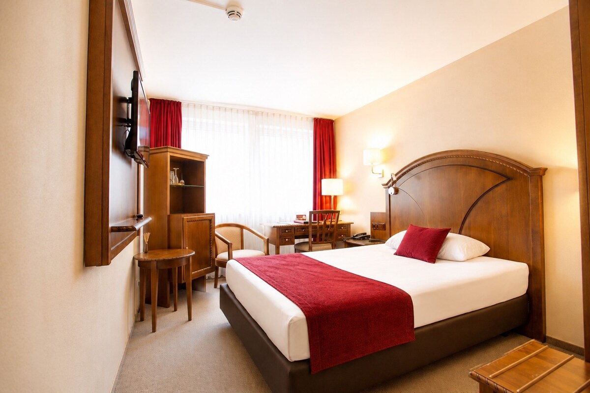 Standard Single Room | Hypo-allergenic bedding available, minibar, desk, laptop workspace