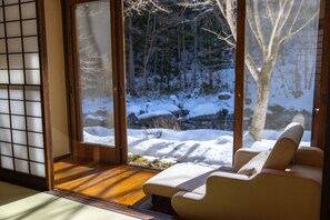 Chambre traditionnelle, non-fumeur (Japanese, Villa, Kariyasu/Kuraiyama) | Coffre-fort, décor unique, accès au Wi-Fi (inclus), literie fournie