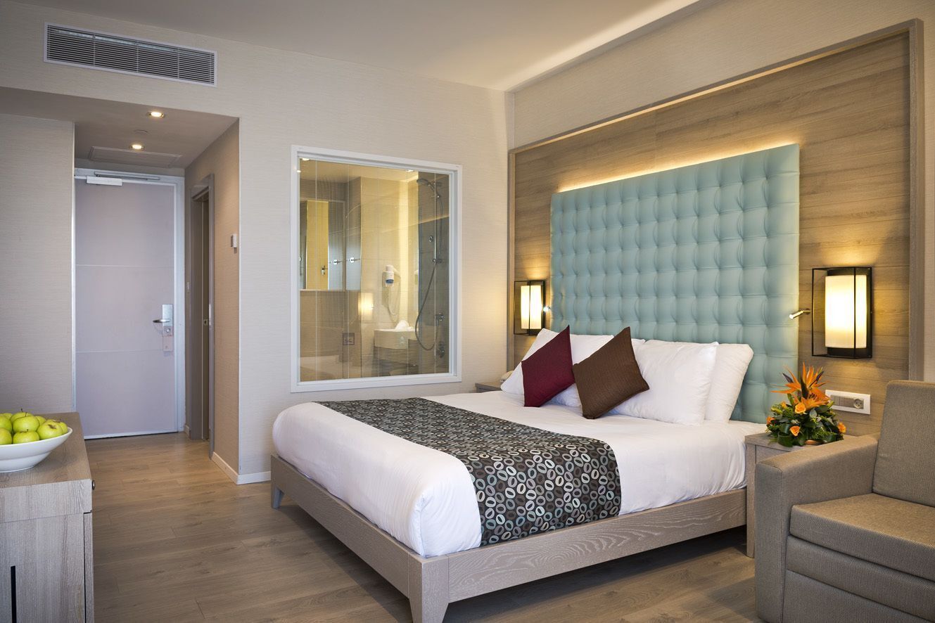Minibar, in-room safe, blackout drapes, bed sheets