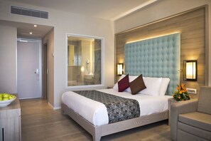 高級客房 | 迷你吧、房內夾萬、遮光窗簾/窗簾、床單