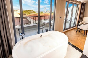 Exclusive Suite, Bathtub | Premium bedding, free minibar items, in-room safe, desk - Rast Hotel Sultanahmet (Istanbul)