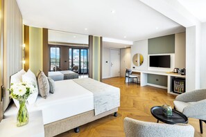 Deluxe Suite, Terrace | Premium bedding, free minibar items, in-room safe, desk - Rast Hotel Sultanahmet (Istanbul)