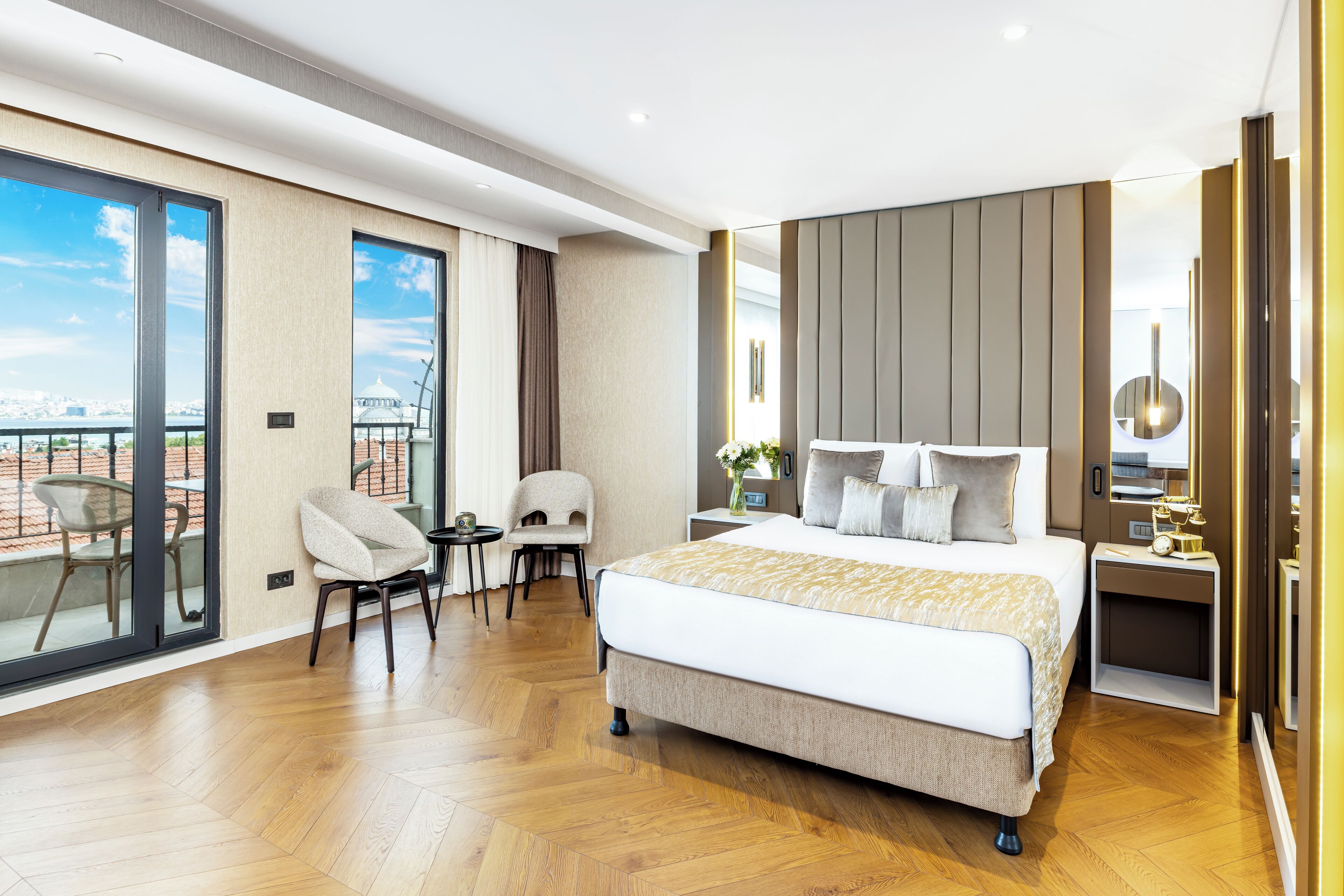 deluxe suite, terrace | 1 bedroom, premium bedding, free minibar items, in-room safe