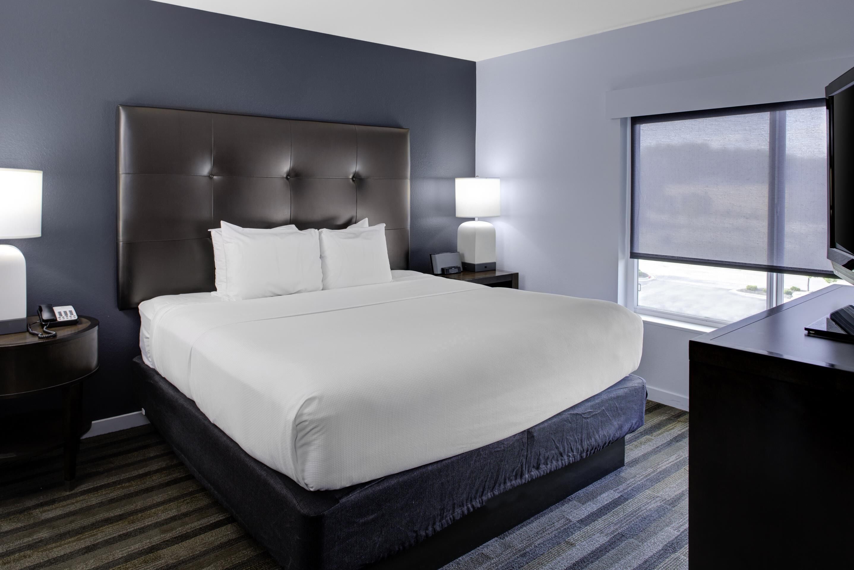 Peralatan tempat tidur premium, tilam berlapik, meja 