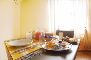 Kontinental frukost varje dag (EUR 5 per person)