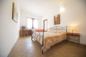 Habitación doble estándar | Minibar, escritorio, cuna de viaje y wifi gratis 