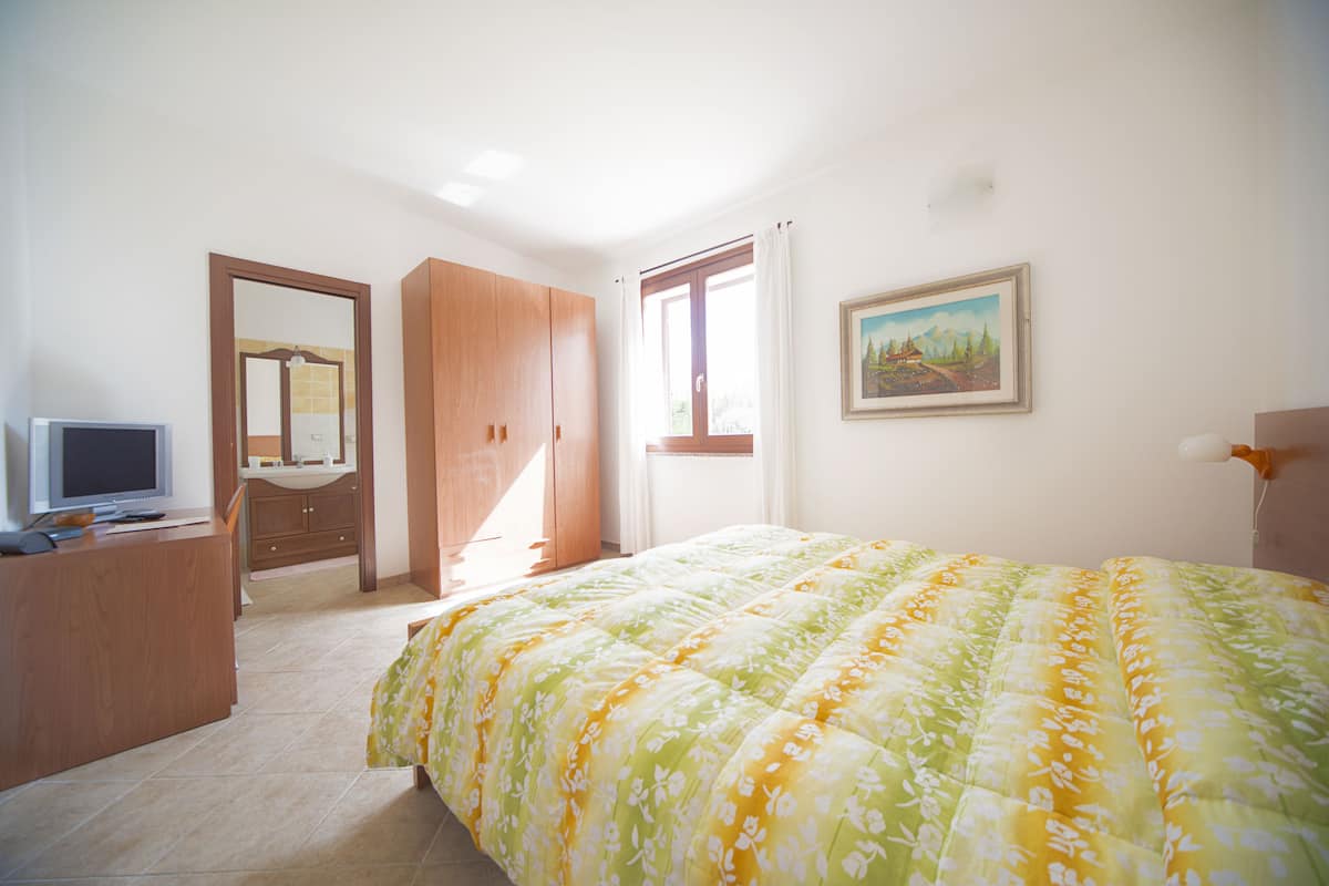1 bedroom, minibar, desk, free WiFi
