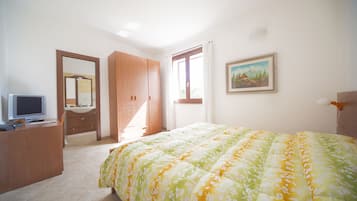 1 bedroom, minibar, desk, free WiFi