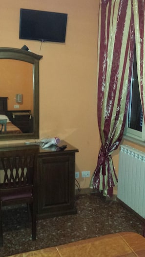 Premium bedding, desk, soundproofing, free WiFi