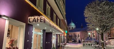 Façade de l’hébergement - soirée/nuit