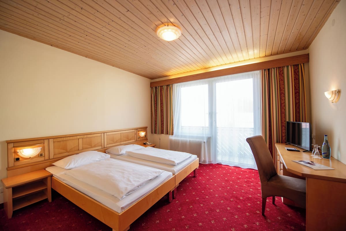 Standard Double Room | Premium bedding, in-room safe, desk, rollaway beds