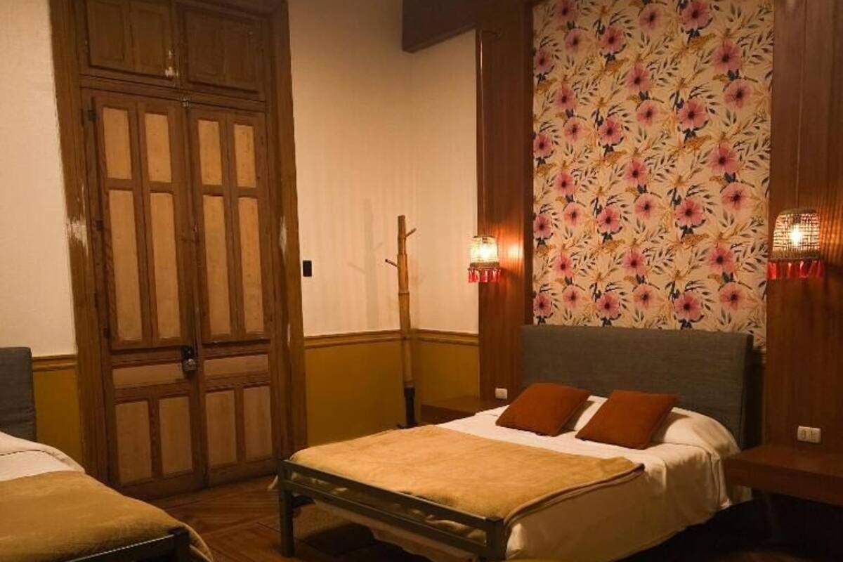 Standaard driepersoonskamer | Luxe beddengoed, Select Comfort-bedden, individueel gedecoreerd