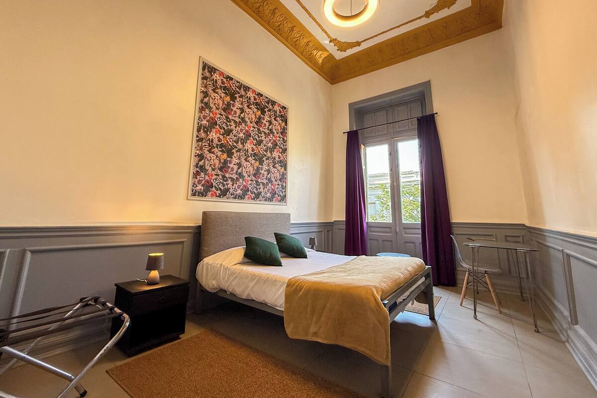 Habitación doble, 1 cama matrimonial, baño compartido | Ropa de cama de alta calidad y decoración personalizada