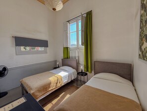 Twin Room, Shared Bathroom | Premium bedding, individually decorated, individually furnished - Happy House Hostel (Santiago)