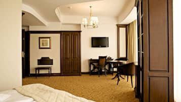 1 bedroom, memory-foam beds, minibar, in-room safe