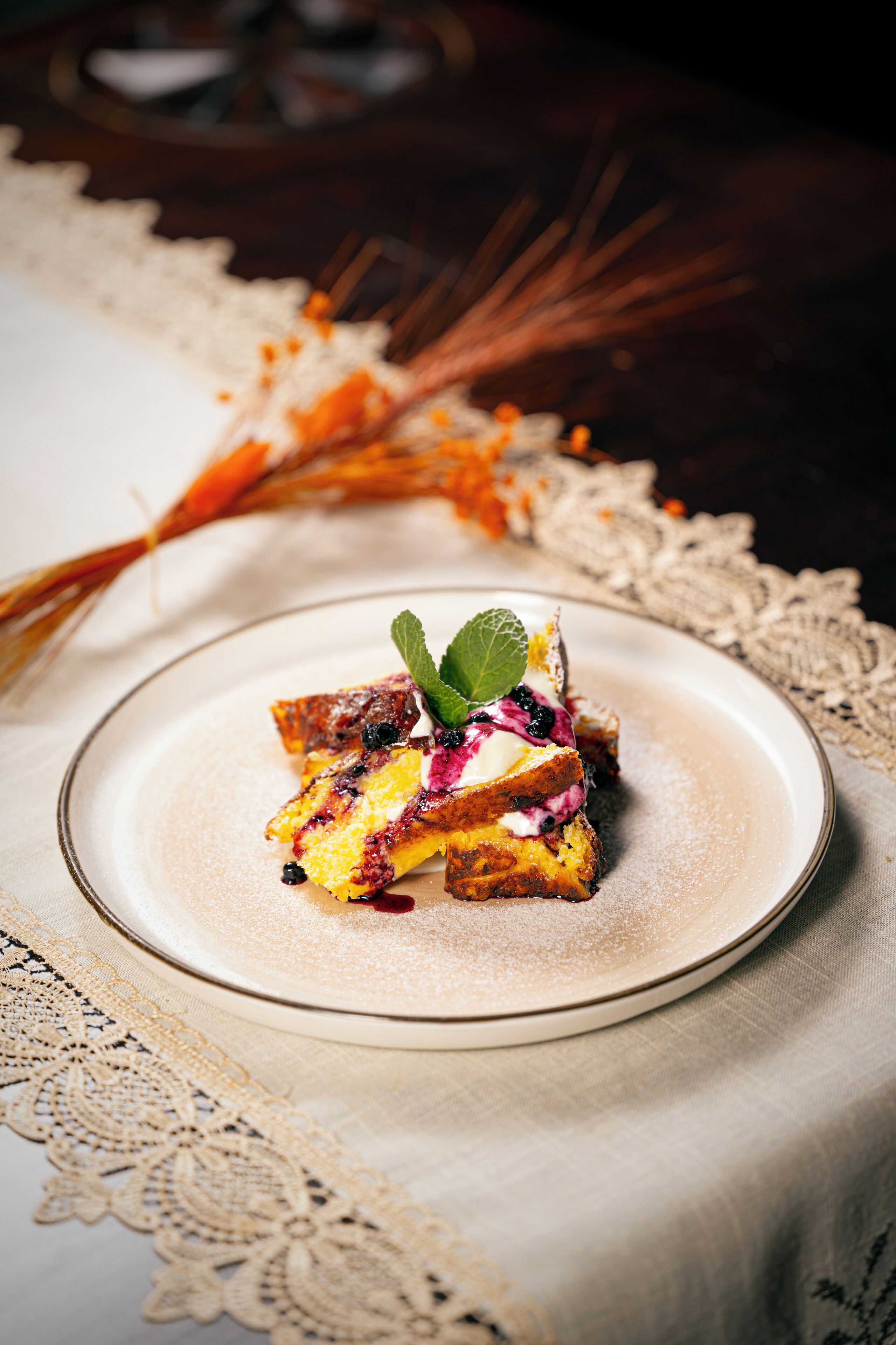 3 restaurants, breakfast served