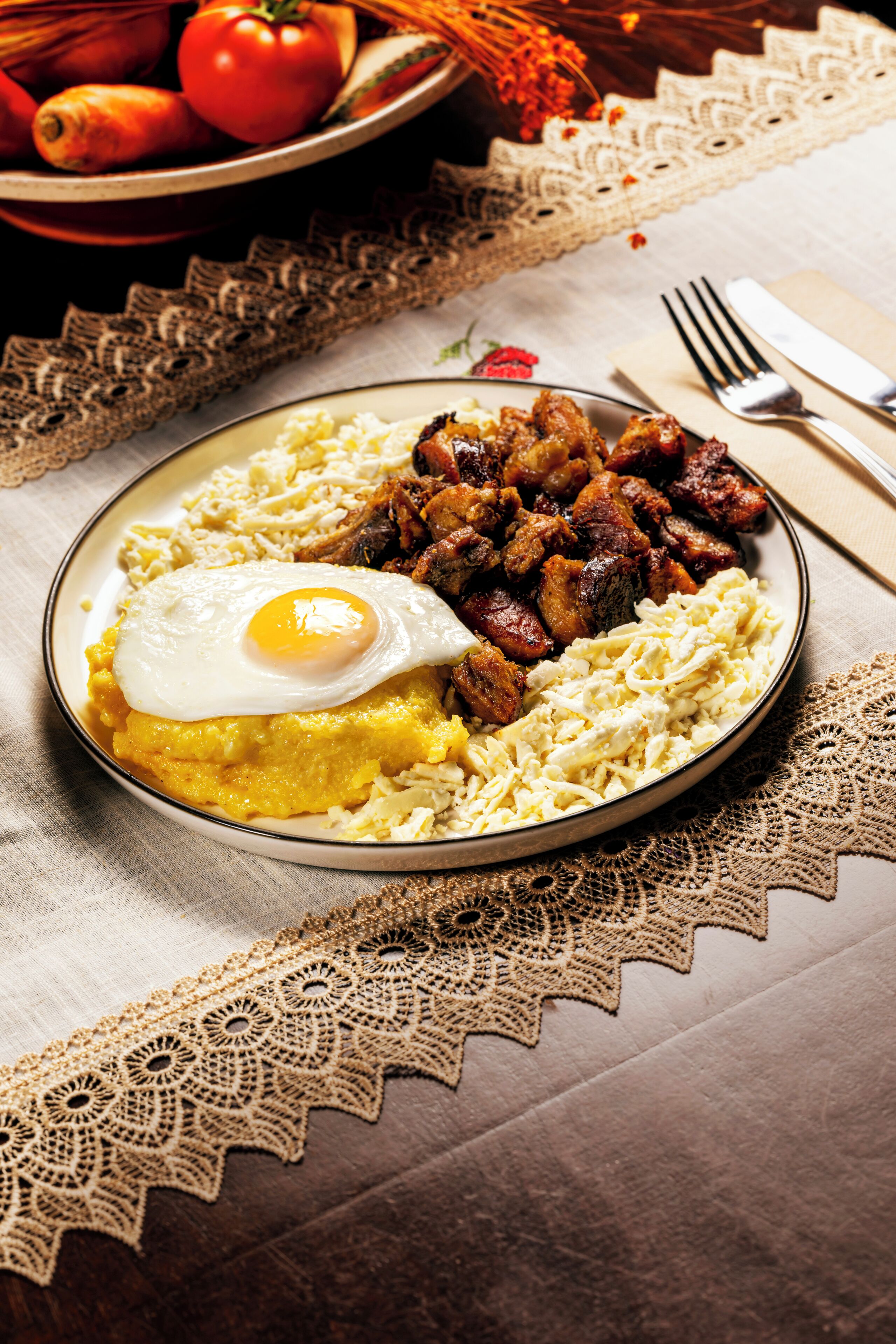 3 restaurants, breakfast served