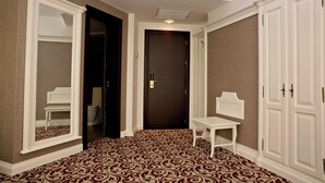 1 habitación, colchones con efecto memoria y minibar 