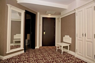 Premier Suite | 1 bedroom, memory foam beds, minibar, in-room safe