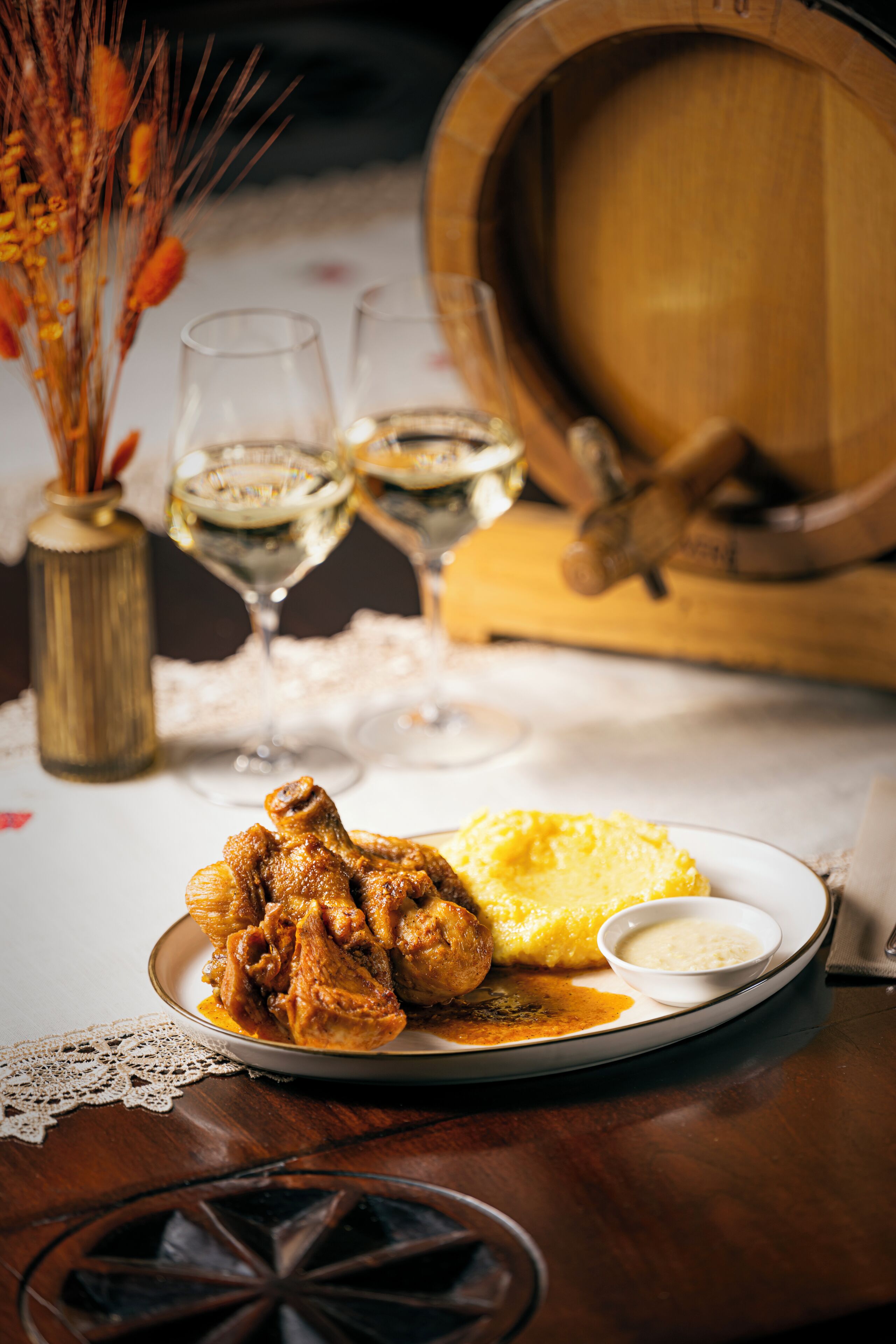 3 restaurants, breakfast served