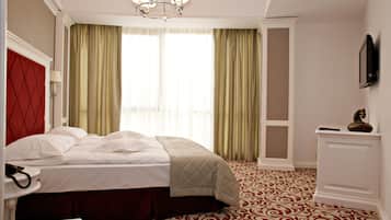 1 bedroom, memory-foam beds, minibar, in-room safe