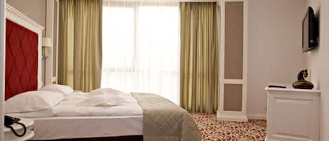 1 sovrum, memory foam-madrasser och minibar