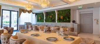 W Regal 精品飯店及水療中心