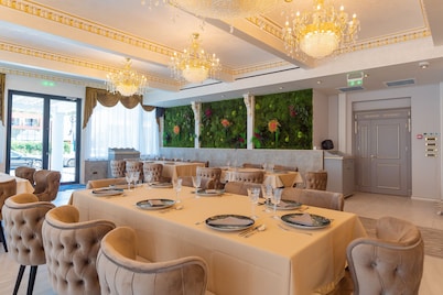 W Regal Boutique&Spa