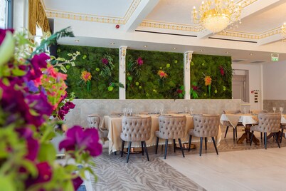 W Regal Boutique&Spa