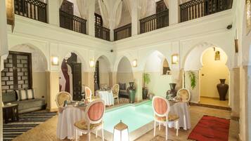Lobby lounge