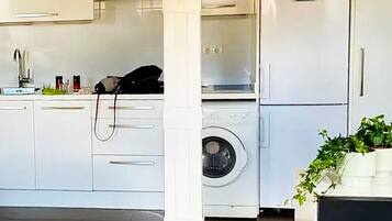 Apartamento | Escritorio, cortinas opacas, tabla de planchar con plancha y wifi gratis