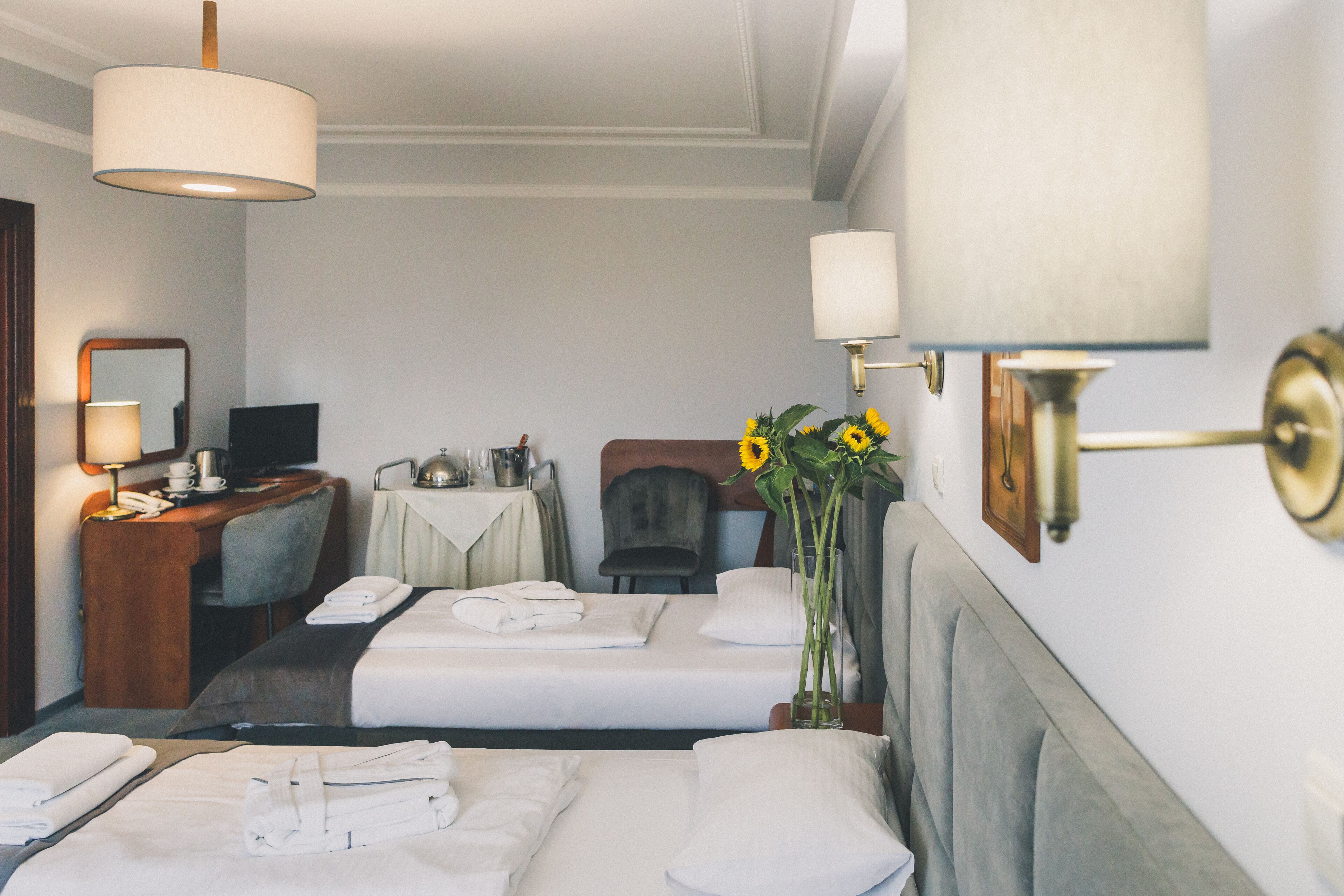 triple room | in-room safe, desk, laptop workspace, free cots/infant beds