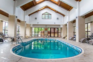 Indoor pool - Predeal Comfort Suites (Predeal)