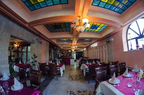 مطعم