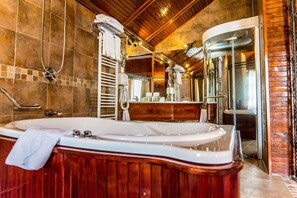 Suite (Sunflower) | Bathroom - Predeal Comfort Suites (Predeal)