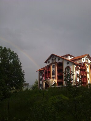 Front of property - Predeal Comfort Suites (Predeal)