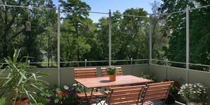 Habitación doble, balcón, vista al río | Balcón
