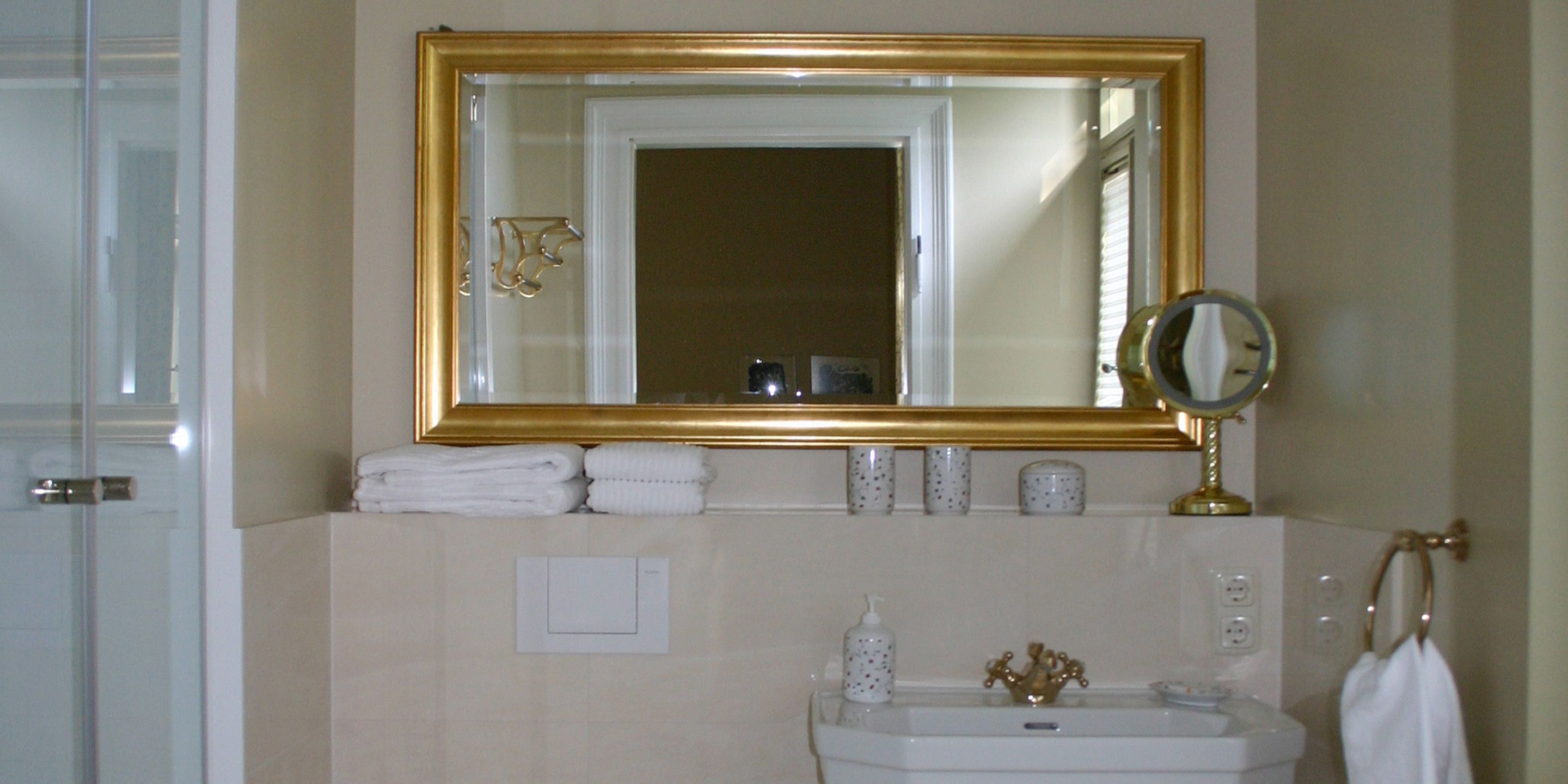 double room (therese malten) | bathroom | free toiletries, hair dryer, towels