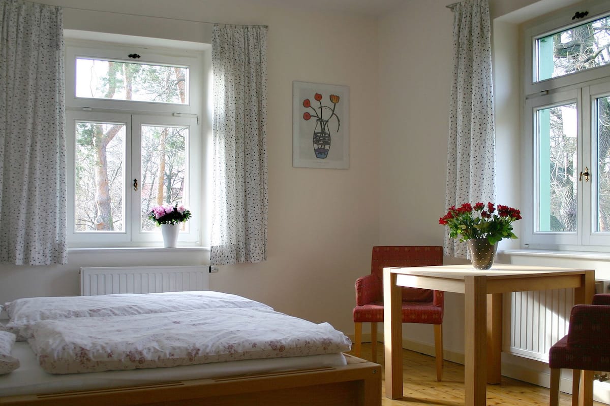 apartment | hypo-allergenic bedding, select comfort beds, minibar