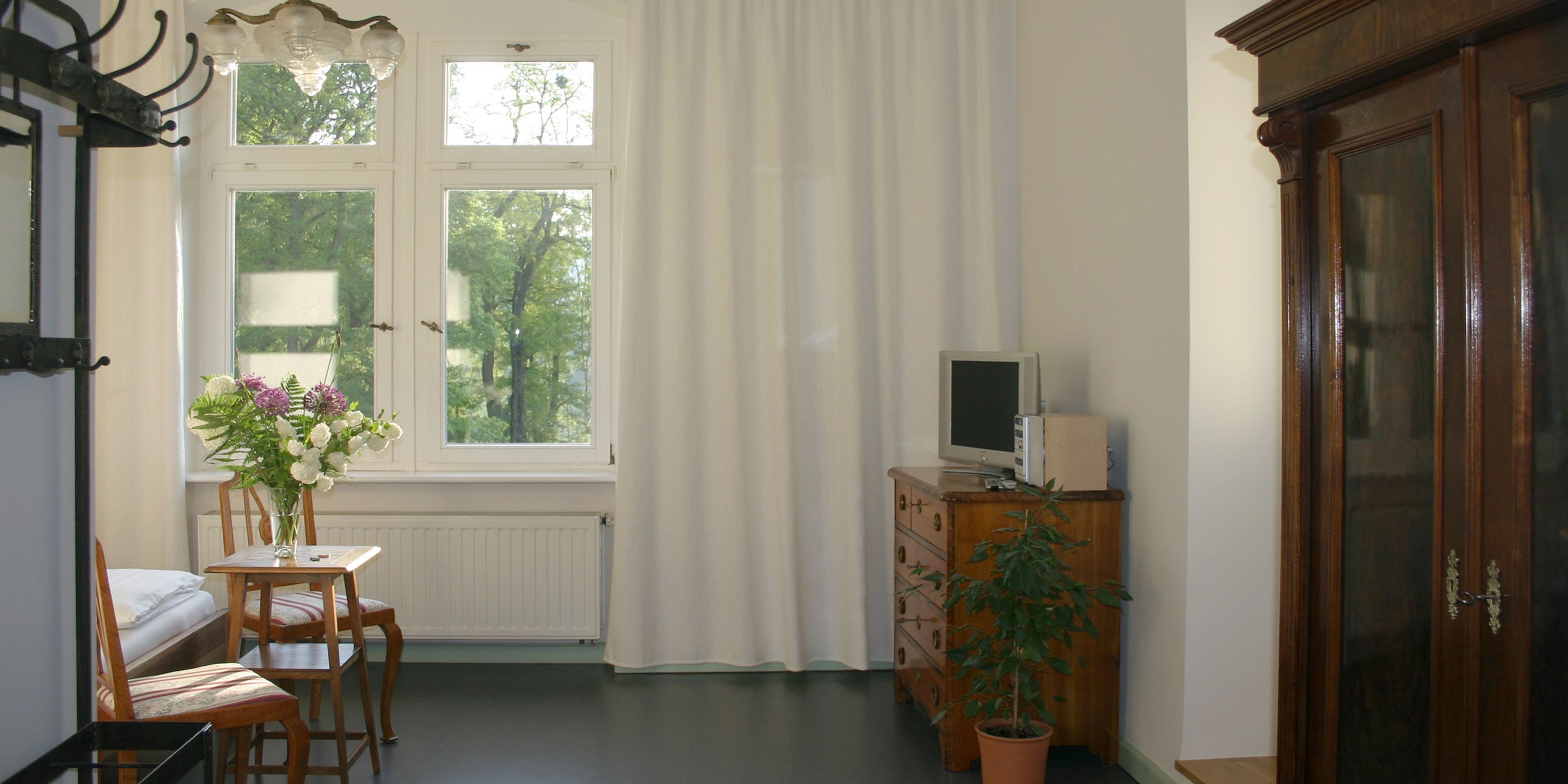 double room, balcony, river view | hypo-allergenic bedding, select comfort beds, minibar