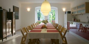 Desayuno buffet (EUR 9 por persona)